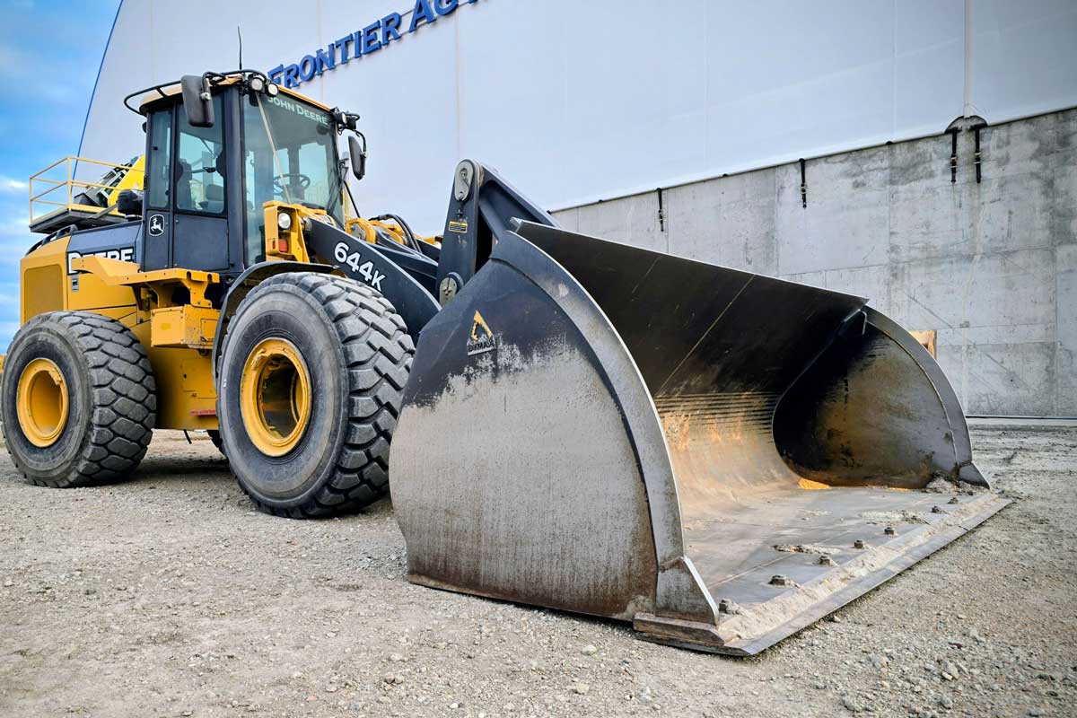 Dymax agricultural wheel loader bucket for handling feed, corn, and other farm materials